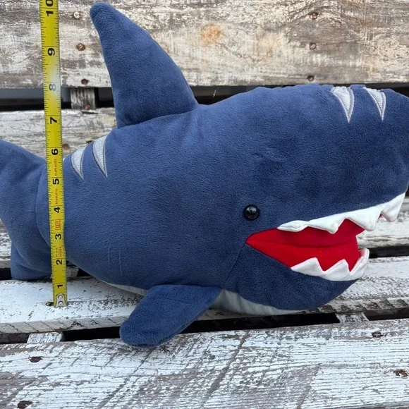 Maxwell the shark by Gund - Picture 3 of 12